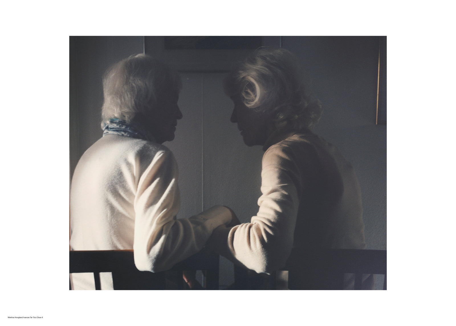 Far Too Close　Martina Hoogland Ivanow FartooCloseI4b_Formatmall700x5